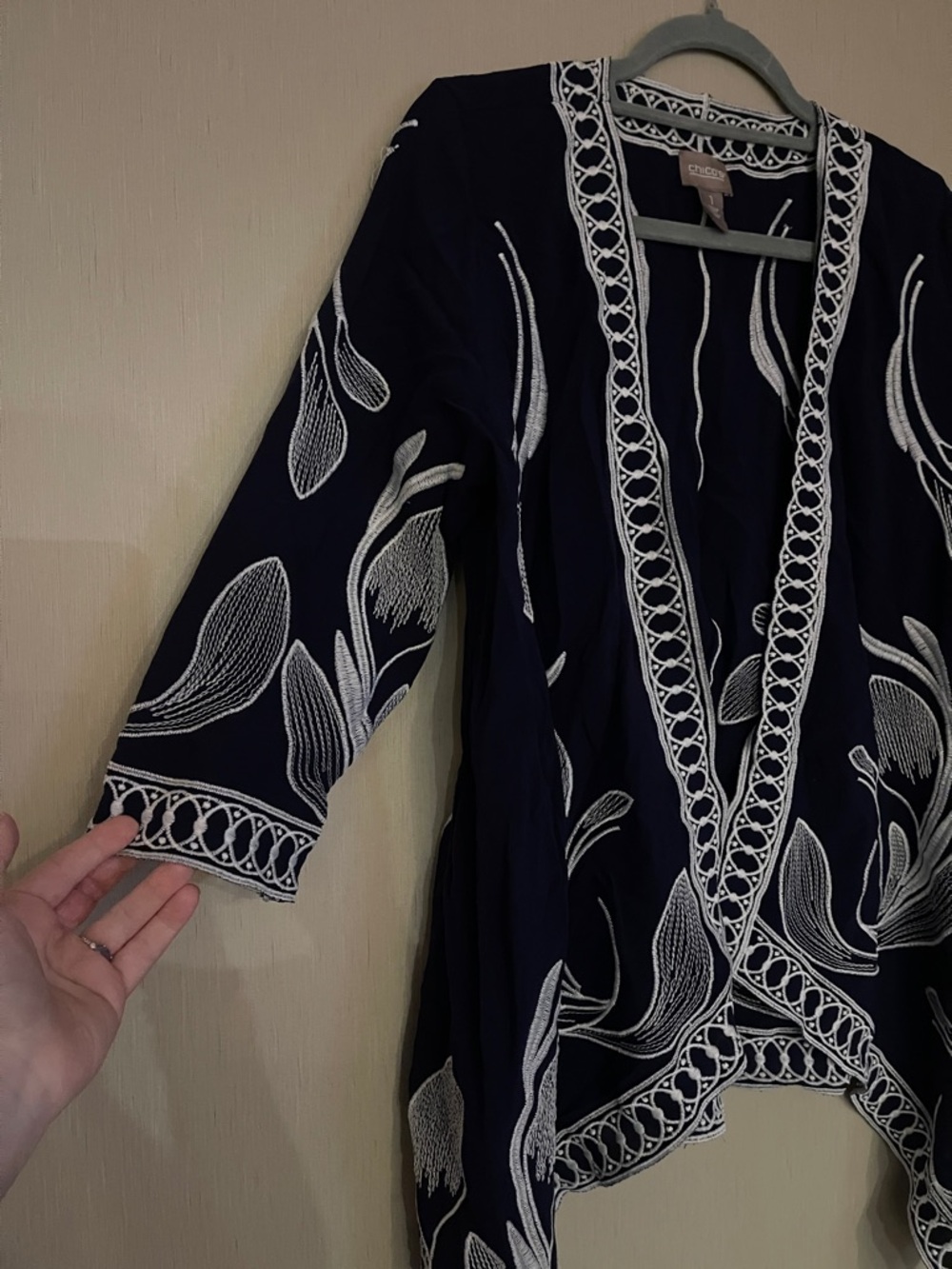 Chicos sz 1 medium Navy Floral Embroidered Open Kimono cardigan eyelet coverup - Picture 2 of 6